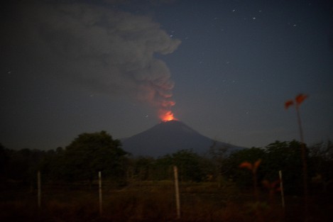 A las faldas del volcán Popocatépetl, en los límites de los estados de Puebla y Tlaxcala, se puede ver la intensa actividad del mismo, que ha sido noticia en los últimos días.