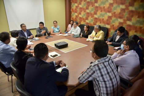 Por petición del presidente de la Comisión Permanente de Vigilancia, diputado Rafael Gustavo Fararoni Magaña, se realizó la reunión de la Secretaría de Fiscalización del Congreso del Estado con representantes del Órgano de Fiscalización Superior del estado (Orfis) y personal de asesoría del diputado Othón Hernández Candanedo, autor de la iniciativa para reformar el tercer párrafo de la fracción XXIX del Artículo 33 de la Constitución Política local y modificar el plazo para la presentación de la Cuenta Pública municipal.

