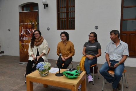 El IVEC dio a conocer las actividades del Festival Junio con Ambiente 2023, que tendrá lugar del 3 al 31 de junio en diversos recintos de la capital veracruzana. El mismo se realiza en vinculación con El Show de la Tierra de Radiotelevisión de Veracruz y la Facultad de Ciencias Agrícolas de la Universidad Veracruzana,
