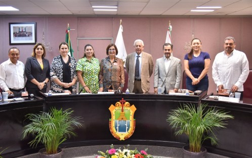 ntegrantes de la LXVI Legislatura, encabezados por la presidenta de la Mesa Directiva, diputada Margarita Corro Mendoza, y por el presidente de la Junta de Coordinación Política, diputado Juan Javier Gómez Cazarín, participaron en el conversatorio Política en materia agraria, a cargo del procurador del ramo, Luis Hernández Palacios Mirón, quien explicó los logros recientes en la materia, sobre todo, en el estado de Veracruz.