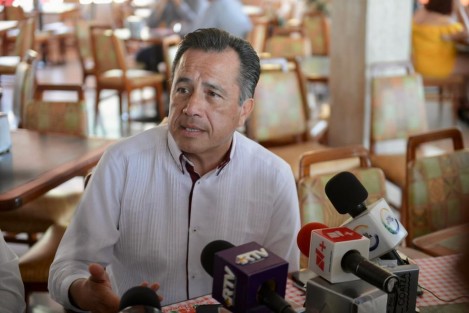 En total, ya son 19 los detenidos en Poza Rica por los diversos homicidios sucedidos a partir de enero, derivados de la disputa por la plaza entre bandas delincuentes, informó en entrevista a medios el gobernador Cuitláhuac García Jiménez, tras la sesión de la Coordinación Estatal para la Construcción de la Paz. 
