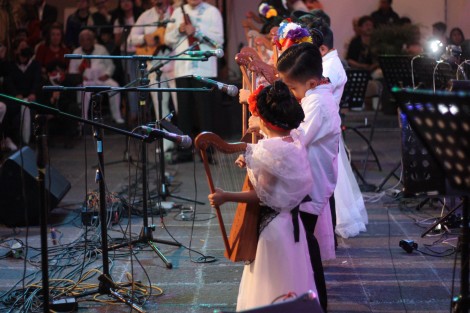 Como parte del mismo concierto se presentaron los niños del taller de arpa que desde hace unos meses se imparte en el Centro Recreativo Xalapeño por parte de la Dirección de Cultura de Xalapa. 