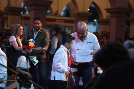 Alumnos del taller de arpa recibieron sus reconocimientos. 