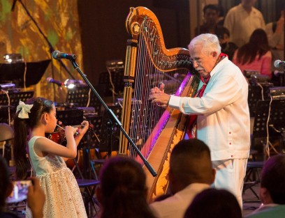 El concierto será precedido del recital El arpa y las nuevas generaciones, donde los ensambles Son La Semilla, Xicochimalco y Jarochas Folk darán muestra de su talento ante la población de Xalapa y visitantes, a quienes se invita a asistir y disfrutar de este magno evento cultural.