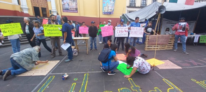 Cafetaleros, ambientalistas, académicos, y familia de Cirio Ruíz líder del Consejo Regional del Café de Coatepec, pidieron desde plaza Lerdo la liberación de los cafeticultores detenidos. Su hermano Eligio Ruiz aseguró que pudo haber sido provocado el incendio del beneficio de café Amsa, del que se acusa a productores de café, por parte de la misma empresa.