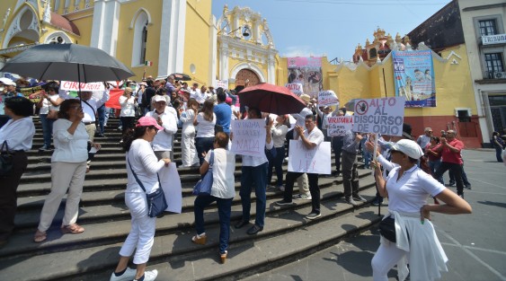 La mañana de este domingo un grupo de ciudadanos se manifestó en la plaza Lerdo, de la ciudad de Xalapa en defensa de la Suprema Corte de Justicia de la Nación (SCJN).