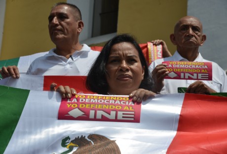 Hubo distintos pronunciamientos en los que participaron ex magistrados, que indicaron que la desaparición de poderes es un retroceso que lleva a los años 70 y significa que vamos a una dictadura.  