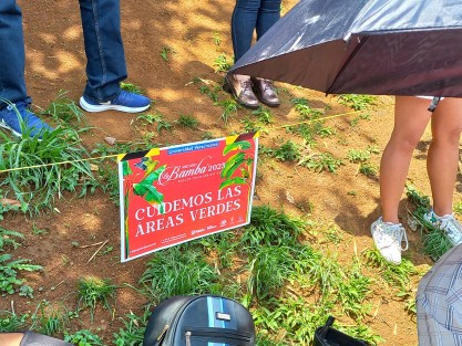 Aunque los organizadores procuraron cuidar los espacios con agua en vasos de papel para evitar los plásticos y pidiendo respeto a las áreas verdes, algunas personas pasaron por alto las recomendaciones. 