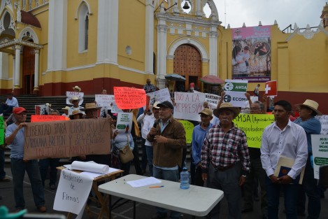 Cafetaleros y ambientalistas salieron en defensa de la ex alcaldesa de Ixhuatlán del Café, Viridiana N, y compañeros detenidos por el incendio provocado en la empresa AMSA, en enero de 2022. 
