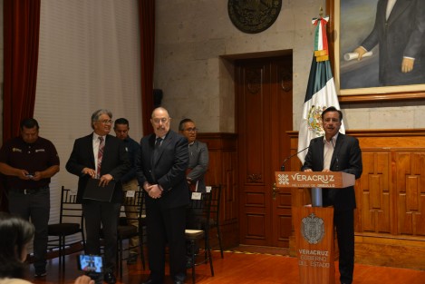 El gobernador Cuitláhuac García en compañía de los  titulares de SEDESOL, SEDARPA, SESVER, INVIVIENDA y CAEV, informó que de 883.85 millones de pesos que Veracruz recibió del Fondo de Infraestructura Social para las Entidades (FISE) 2022, se ejercieron 878.14 millones, con efectividad del fondo del 99.35%. 
