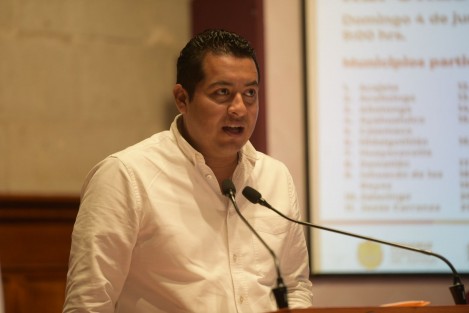 El titular de la Secretaría de Medio Ambiente (SEDEMA), Juan Carlos Contreras Bautista, convocó a las autoridades y habitantes de 74 municipios a sumarse a una serie de actividades enfocadas a la disminución de plásticos y regeneración de fuentes de agua, principalmente con la plantación de árboles, acopio de residuos sólidos, foros, conferencias y recolección de basura en 18 playas de atractivo turístico.