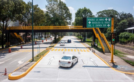 Con el fin de generar las menores afectaciones posibles, contribuir a la movilidad de la población y ofrecer a la ciudadanía alternativas de tránsito, este martes se reabrió el carril de circulación de Circuito Presidentes que va de la calle Ángel Carvajal a la USBI, mismo que estaba programado para la noche del miércoles.