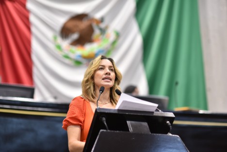 La diputada Maribel Ramírez Topete presentó al Pleno del Congreso una iniciativa de Decreto que busca adicionar el artículo 51 Bis a la Ley Estatal del Servicio Civil de Veracruz, con la finalidad de establecer que las trabajadoras gozarán de permiso, con goce de sueldo, de dos a seis días, durante su periodo menstrual según lo requieran, sin que esto implique la afectación de sus prestaciones laborales.

