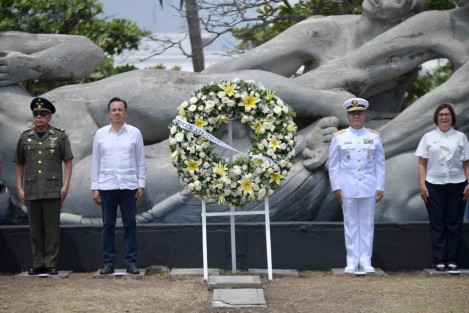 El gobernador Cuitláhuac García Jiménez encabezó el acto conmemorativo al 106 aniversario de la Nacionalización de la Marina Mexicana, así como los 81 años del Día de la Marina Nacional.