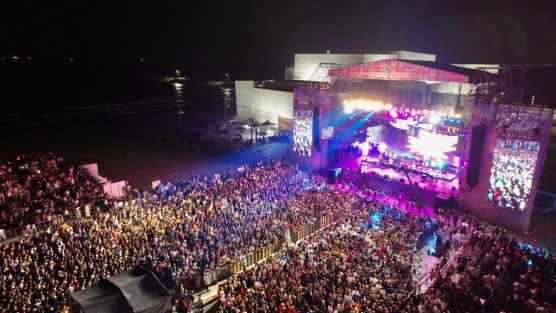 Inició en Boca del Río una edición más del Salsa Fest Veracruz que, por primera vez, reúne a 14 artistas y orquestas internacionales, junto a cuatro grupos locales, en medio de un operativo coordinado de seguridad y logística enfocado en brindar a los amantes del género un ambiente totalmente familiar.