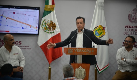 Con una inversión de 129 millones de pesos, el puente elevado tendrá 431 metros de longitud y 10 claros, cuatro carriles en la parte superior y dos para cada lado a nivel de piso, con dos entronques o retornos, previendo terminarlo en un año. 