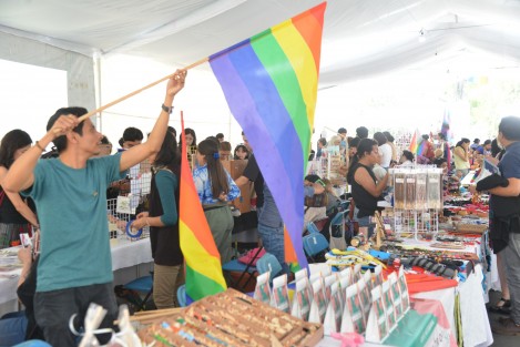En el parque Juàrez de la ciudad de Xalapa se realiza hoy y mañana la segunda expo Diver Sex  con diferentes manualidades, artesanías, ropa, repostería y más.