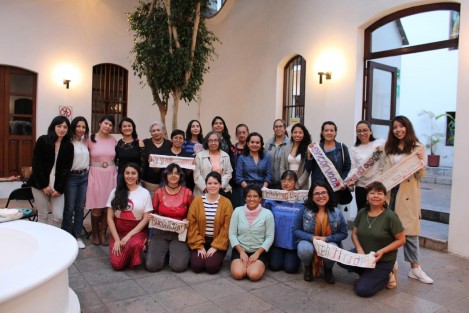 120 mujeres del Estado de Veracruz trabajan en una pieza colectiva de bordado, a partir del  poema Errata, de la poeta Nicté Toxqui. El resultado final de esta pieza de arte textil bajo la convocatoria  del IVEC: En todos los puntos del bordado, se expondrá en el mes de julio en la Galería de Arte Contemporáneo.  
