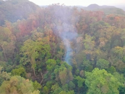 De acuerdo con los datos técnicos hay control del 60 por ciento del siniestro y es atendido por el personal de las secretarías de Protección Civil (PC); Medio Ambiente (Sedema) así como de la Comisión Nacional Forestal. 
