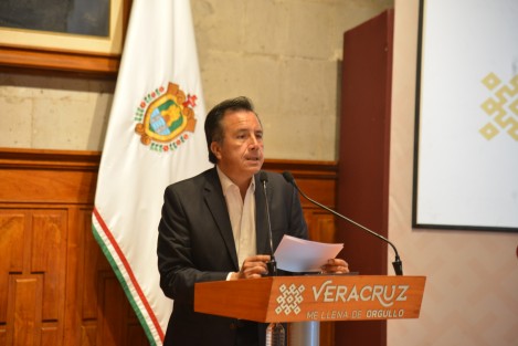 Al celebrar el acuerdo de unidad entre los aspirantes a la candidatura presidencial de MORENA, el gobernador Cuitláhuac García afirmó que los ojos de Latinoamérica progresista estuvieron puestos sobre el Consejo Nacional de ese partido, de este domingo.
