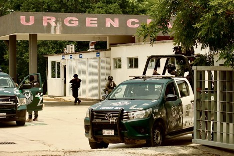 En un operativo en Tantoyuca, Antonio Mesinas Baltazar delegado de la Fuerza Civil delegación XIX, fue herido por dos disparos de arma de fuego; mientras que otro elemento también herido, falleció en el hospital donde fue atendido. 
