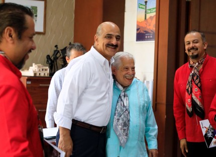  Por su destacada trayectoria musical y contribución al fomento de la música popular latinoamericana durante los últimos 50 años, el Ayuntamiento entregó un reconocimiento al maestro Alberto de la Rosa y el grupo musical Tlen Huicani. 

