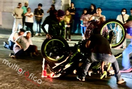 Este accidente se registró aproximadamente las 9:40 p.m. sobre la calle Lázaro Cárdenas, resultando heridos una pareja de la tercera edad  así como el conductor de la motocicleta. 