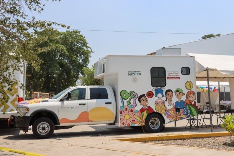 A través del servicio amigable itinerante EduSex, la Secretaría de Salud, en coordinación con autoridades municipales y otras dependencias, promueve acciones de orientación y consejería en materia de salud sexual y reproductiva, principalmente entre adolescentes.