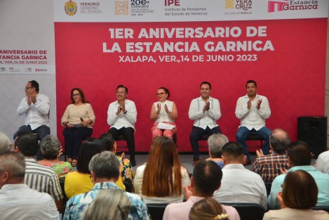 El gobernador Cuitláhuac García, la directora del IPE, Daniela Griego, los titulares de Sefiplan, de SIOP y SEDEMA, José Luis Lima Franco, Elio Hernández y Juan Carlos Bautista asistieron al evento con motivo del primer aniversario de La Estancia Garnica.
