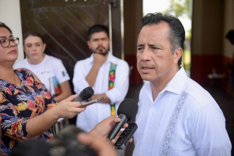 El gobernador Cuitláhuac García Jiménez confirmó el cumplimiento de orden de aprehensión en contra de Angélica N, presunta responsable de los delitos contra la fe pública y tráfico de influencia; la jueza es acusada de liberar a Itiel Palacios García, El Compa Playa, identificado como uno de los principales generadores de violencia en Veracruz.  