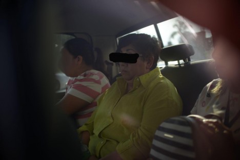 Finalmente la jueza Angélica N fue trasladada de la Ciudad de México a las salas de juicios orales del Distrito Judicial de Xalapa, con sede en Pacho Viejo, en medio de un fuerte dispositivo de seguridad.
