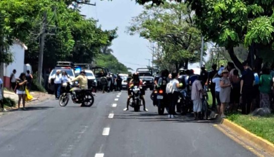 Estos hechos ocurrieron alrededor de las 13:30 horas de este sábado 17 de junio sobre la carretera Veracruz- Xalapa, donde unos sujetos que circulaban a bordo de una camioneta abrieron fuego contra los elementos de seguridad. 