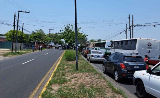 La circulación sobre la carretera federal Veracruz-Xalapa se cerró por dicho operativo de seguridad. 