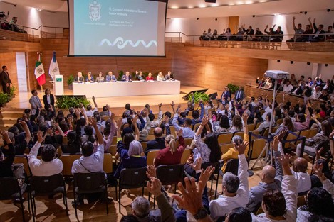 En un esfuerzo por fomentar la paz y erradicar la violencia en el ámbito universitario y en la sociedad en general, la Universidad Veracruzana (UV) aprobó por unanimidad del Consejo Universitario General su Plan de Cultura de Paz y No Violencia, en sesión realizada el pasado 2 de junio. 
