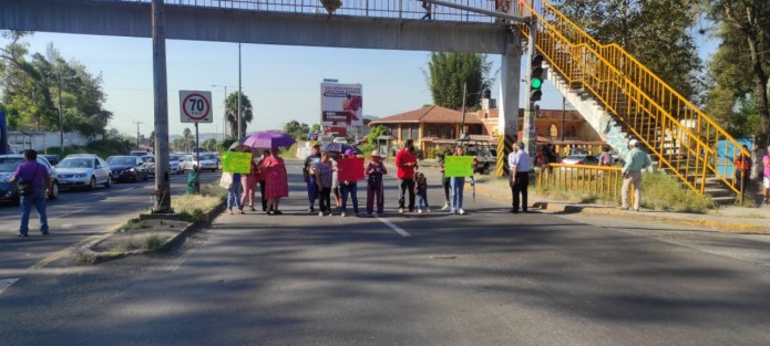 Ante el desabasto de agua desde hace más de dos meses en colonias del municipio de Banderilla, los afectados decidieron manifestarse y bloquear la carretera Xalapa-Banderilla, la mañana de este lunes 19 de junio, minutos después de las 08:00 de la mañana.  