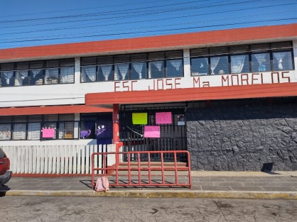  Un grupo de padres de familia se manifestó y tomaron la escuela primaria José María Morelos y Pavón, para exigir cuentas claras a la Asociación de Padres de Familia de las aportaciones y gastos realizados durante el ciclo escolar 2022-2023.