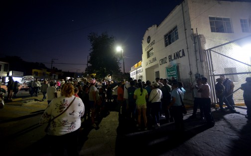 Tras 12 horas de protesta, vecinos de Banderilla retiraron el bloqueo que había en el centro de la cabecera municipal, así como en la carretera Xalapa-Banderilla, exigiendo que se restablezca el servicio de agua en el municipio, pues son miles de los que padecen escasez desde hace un mes. Mañana amenazan con más bloqueos, tome sus precauciones.