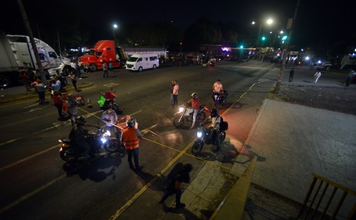 Tras 12 horas de protesta, vecinos de Banderilla retiraron el bloqueo que había en el centro de la cabecera municipal, así como en la carretera Xalapa-Banderilla, exigiendo que se restablezca el servicio de agua en el municipio, pues son miles de los que padecen escasez desde hace un mes. Mañana amenazan con más bloqueos, tome sus precauciones.