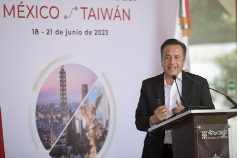 El gobernador Cuitláhuac García Jiménez afirmó que la primera ventana de nuestro país al mundo fue Veracruz y así lo refrenda su relación con la comunidad asiática, a la cual presentó la capacidad instalada de la entidad en materia de energía y comunicaciones.

