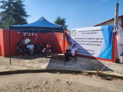 Maestros de la zona Xalapa C, afiliados al Sindicato Estatal de Trabajadores al Servicio de la Educación (SETSE), tomaron la Supervisión Escolar de Telebachilleto, en Coatepec, en apoyo a los maestros del Telebachillerato Colonia Úrsulo Galván, quienes también protestaron en ese plantel, ante la imposición de un docente como coordinador(director).