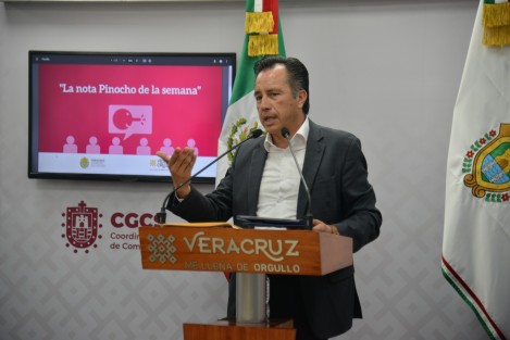  La conferencia del gobernador Cuitláhuac García Jiménez estrenó la sección _La nota Pinocho de la semana_, como derecho de réplica ante los ataques mediáticos y con el fin de combatir la desinformación generada por noticias falsas de algunos portales 