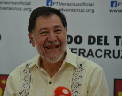 El aspirante a la candidatura por la alianza del la 4T, el petisa Gerardo Fernández Noroña, estuvo este viernes en Xalapa, donde se dijo confiado de que el pueblo lo  apoya, sin necesidad de publicitarse en espectaculares.