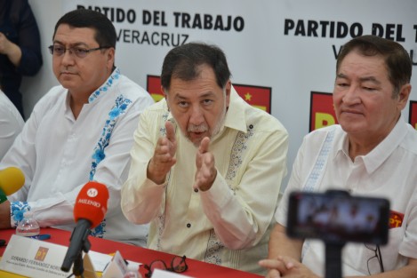 En conferencia de prensa acompañado de los dirigentes estatales de su partido, Fernández Noroña se quejó de los medios de comunicación tergiversen sus declaraciones.