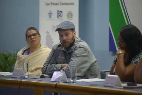 La Universidad Veracruzana (UV) fue sede del Foro Crisis Forense en México y Veracruz: Las fosas comunes. En el presídium, estuvieron Mirsha Quinto Sánchez, del Laboratorio de Antropología y Odontología Forense de la Escuela Nacional de Ciencias Forenses, de la Universidad Nacional Autónoma de México; y Roxana Enríquez Farías, representante del Equipo Mexicano de Antropología Forense (EMAF). 