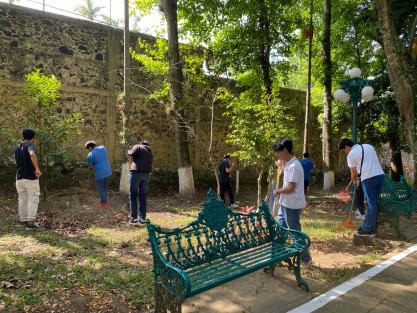 
Xalapa, Ver.- Para brindar atención y mantenimiento a las áreas verdes municipales en coordinación con la ciudadanía y fomentar la educación ambiental, el Ayuntamiento, a través de la Dirección de Medio Ambiente, realizó una Jornada Comunitaria en las colonias Fuentes de Las Ánimas, 3 de Mayo, Casa Blanca y Centro.