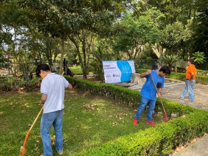 
Xalapa, Ver.- Para brindar atención y mantenimiento a las áreas verdes municipales en coordinación con la ciudadanía y fomentar la educación ambiental, el Ayuntamiento, a través de la Dirección de Medio Ambiente, realizó una Jornada Comunitaria en las colonias Fuentes de Las Ánimas, 3 de Mayo, Casa Blanca y Centro.