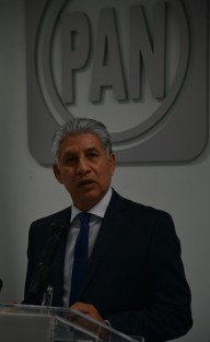 Federico Molina Salomón, presidente del Comité Directivo Estatal del PAN, de manera precisa se refirió al mural que mandaron pintar en el plantel 338 del Conalep, en Córdoba, mismo que calificó de indignante, lo que demuestra que están más preocupados por su imagen y por su protagonismo, que por pasar a la historia como un gobierno que realizó muchas obras.