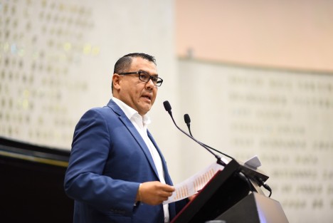 El diputado Othón Hernández Candanedo presentó ante el Pleno de la LXVI Legislatura un Anteproyecto con Punto de Acuerdo, por el cual hace un exhorto a los titulares de los Organismos Cuenca Golfo Norte y Cuenca Golfo Centro, ambos de la Comisión Nacional del Agua (Conagua), así como al titular de la Comisión del Agua del Estado de Veracruz (CAEV) y a los 212 Ayuntamientos de la entidad, para que implementen las medidas pertinentes enfocadas en subsanar la problemática de carencia del servicio de agua potable en la entidad.

