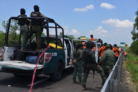  En las labores de rescate participaron elementos de Escuadrón Nacional de Rescate, policía municipal de Emiliano Zapata, personal de la FGE y Fuerza Civil.