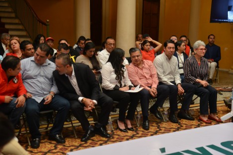 Los pocos priistas que sobreviven, realizaron el foro Hablemos del México que Queremos, en el Casino Jalapeño de esta ciudad capital. Buscan fortalecer la oposición priista a través de críticas al gobierno actual. 
